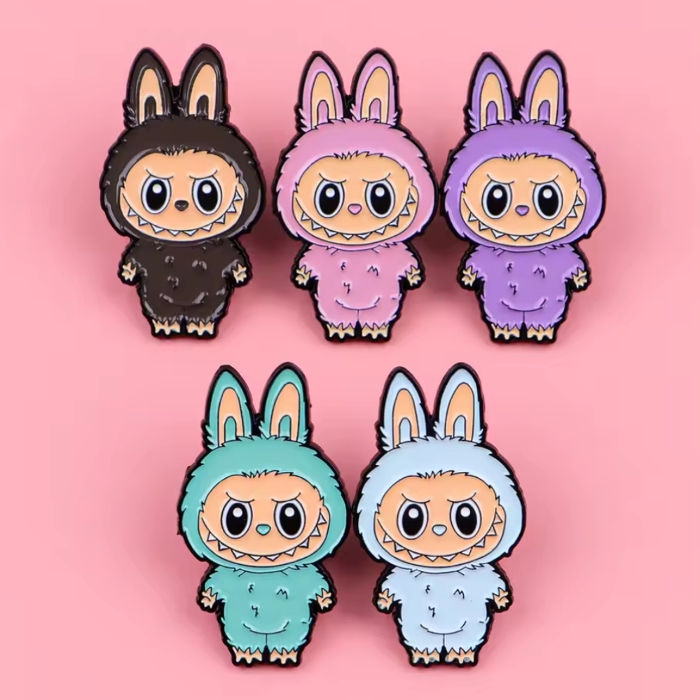 🩷 Labubu - Enamel Pin - Picture 4 of 5